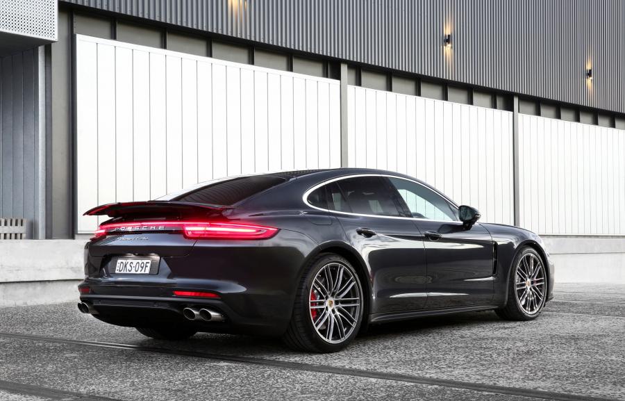  Porsche Panamera Turbo 2017 года  (AU) (фото 8 из 16)